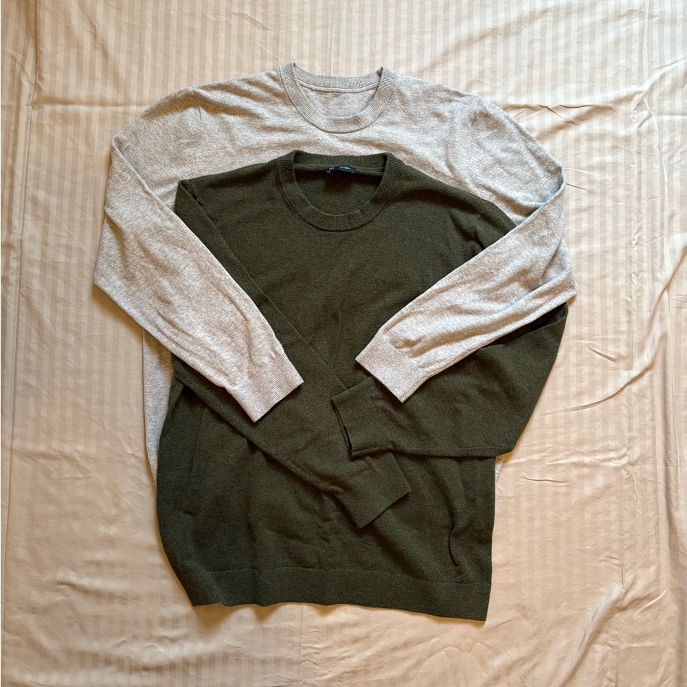 GAP Crewneck Sweaters in Gray and Olive
